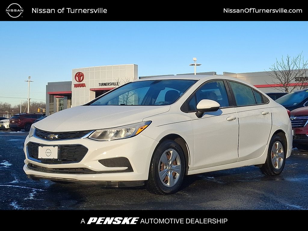 2017 Chevrolet Cruze LS's photo