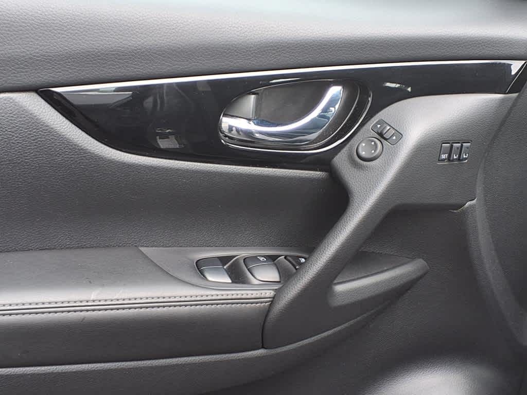 2022 Nissan Rogue Sport SV photo 12