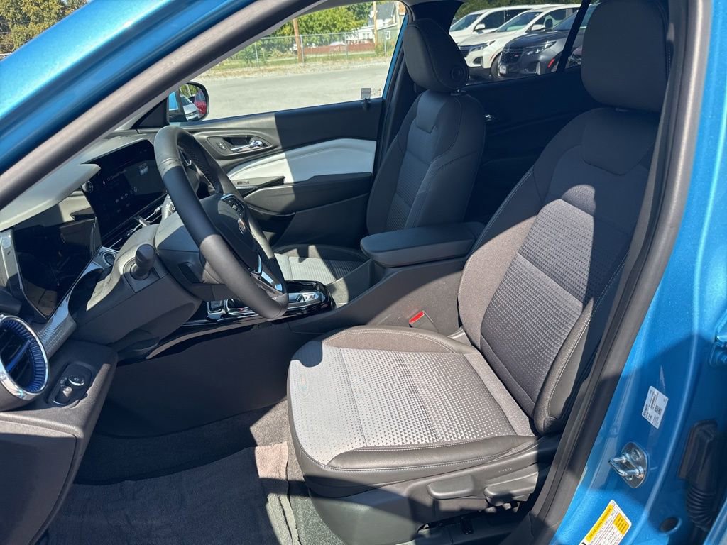 2025 Chevrolet Trax LT photo 10