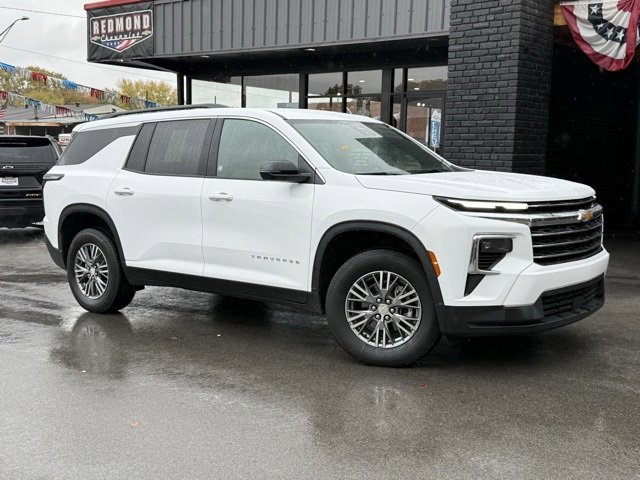 2025 Chevrolet Traverse photo 2
