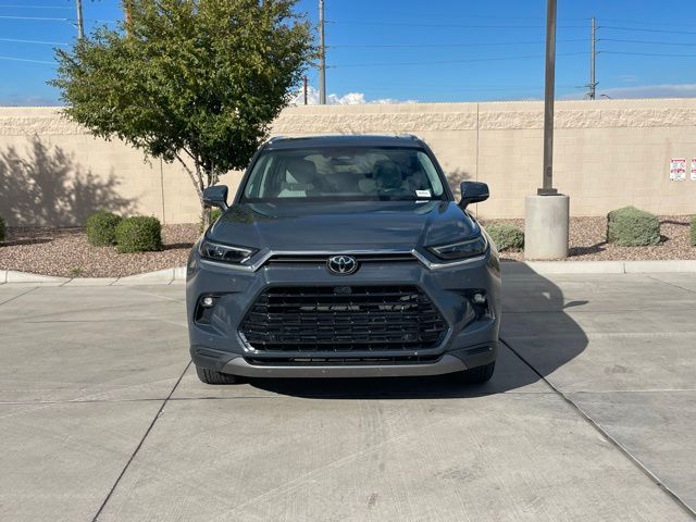 2024 Toyota Grand Highlander Limited photo 3