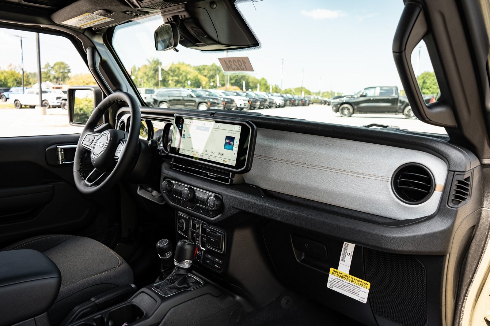 2025 Jeep Wrangler Willys photo 21