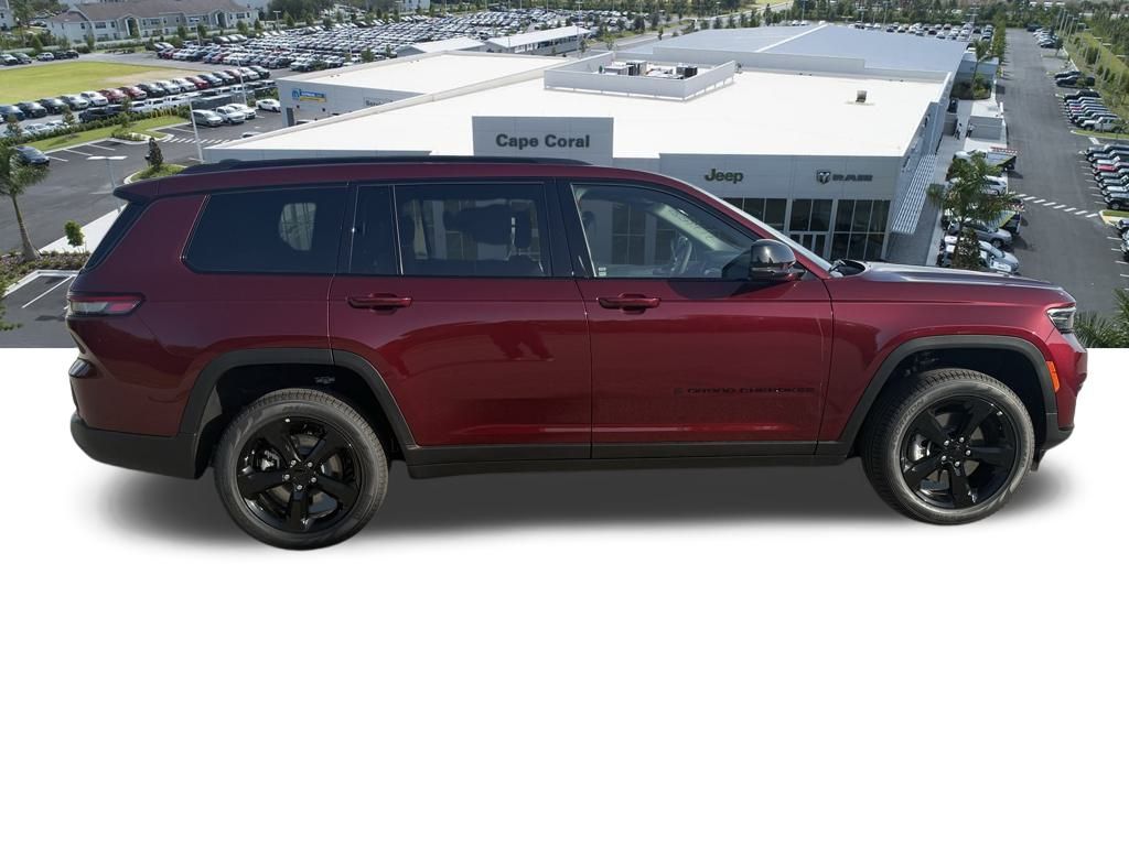 2025 Jeep Grand Cherokee Limited photo 3