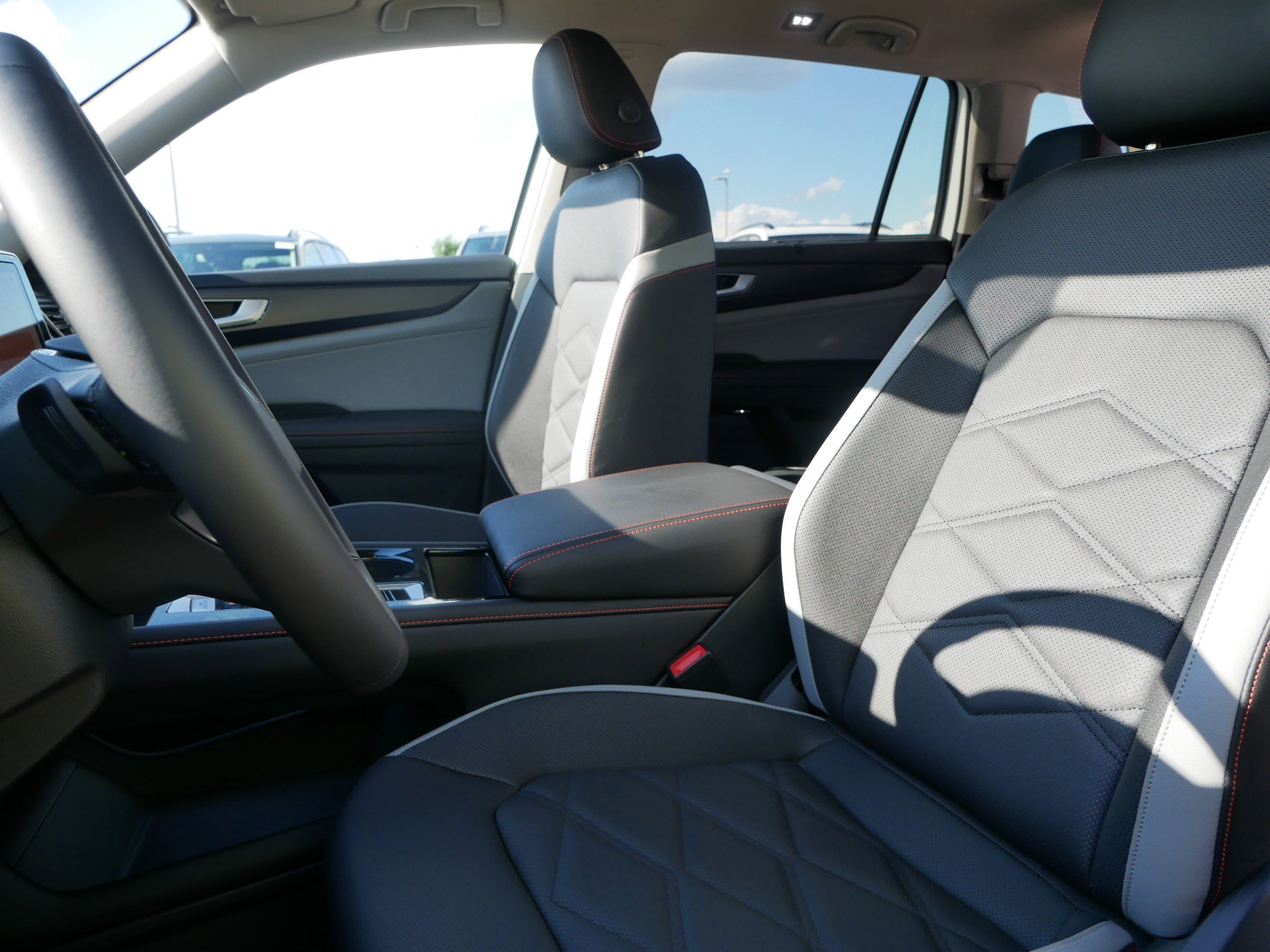 2025 Volkswagen Atlas Peak Edition SE photo 3