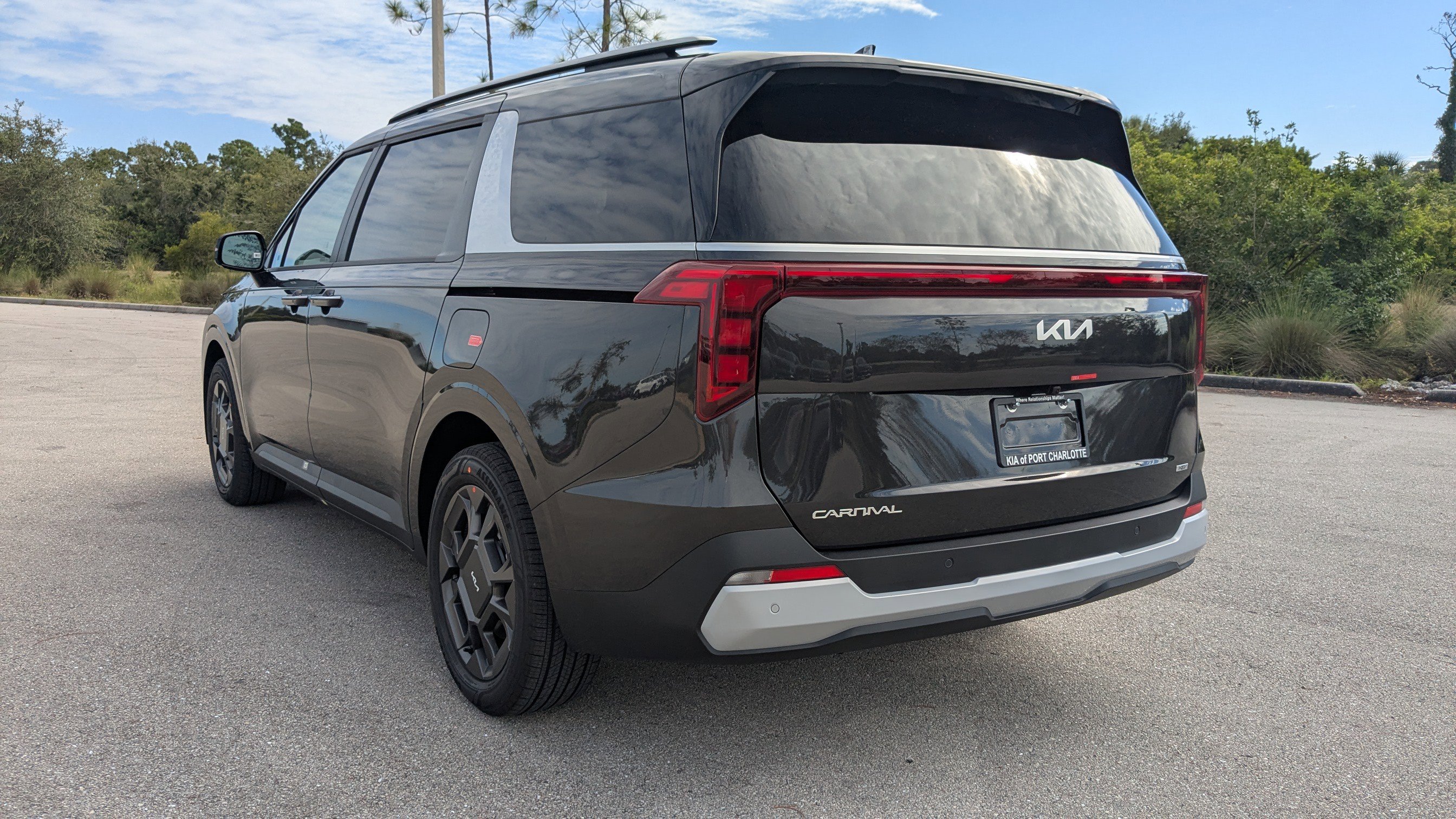 2026 Kia Carnival EX photo 4