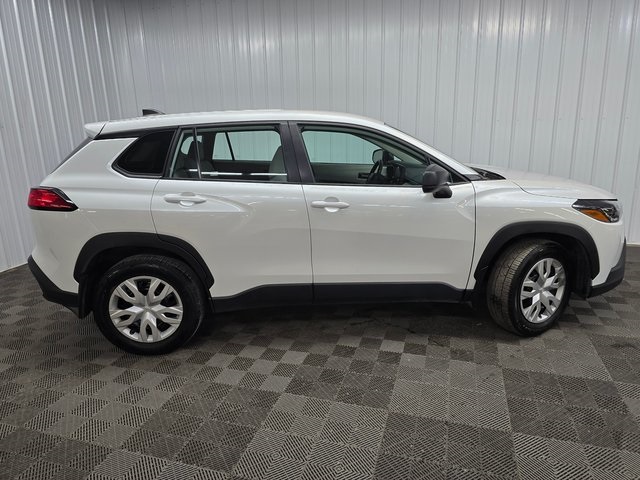 2022 Toyota Corolla Cross L photo 2