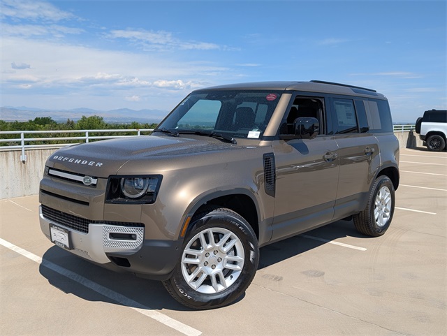 2025 Land Rover Defender 110 S photo 2