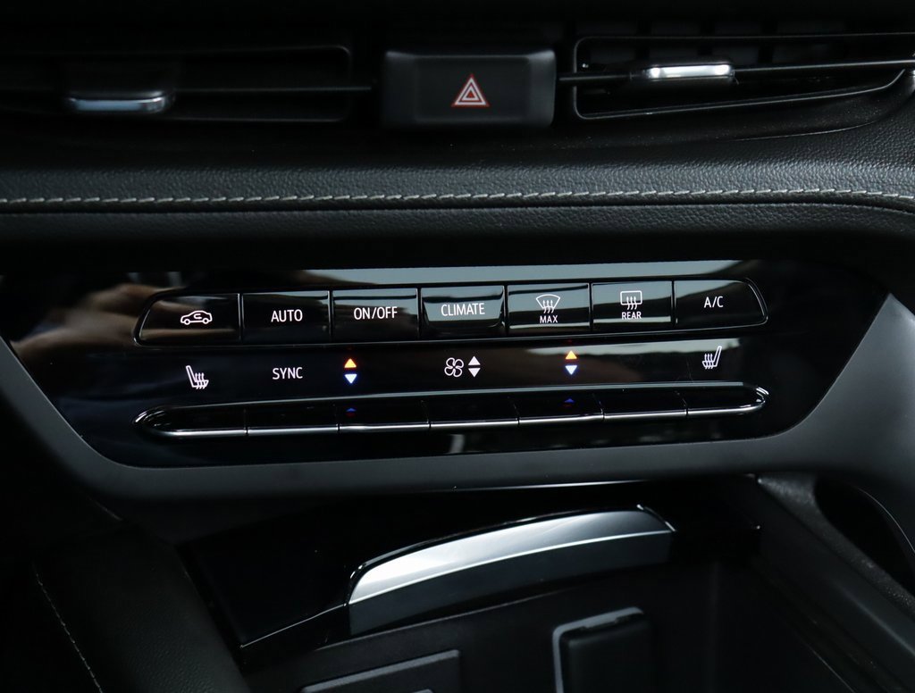 Used 2022 Summit White Buick Essence image 15