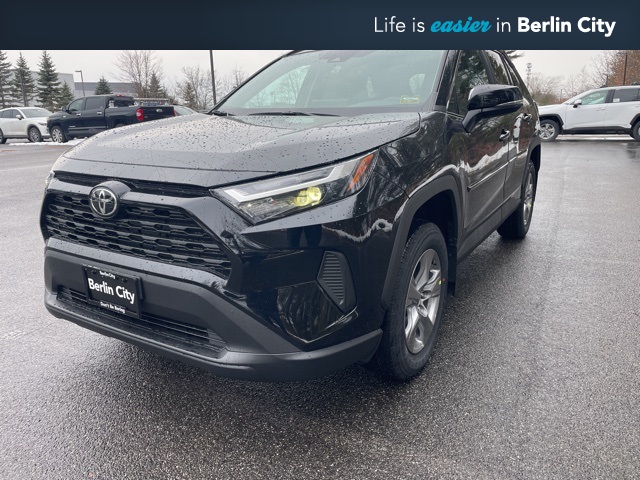 2025 Toyota RAV4 XLE's photo