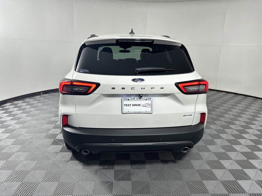2025 Ford Escape ST-Line photo 6
