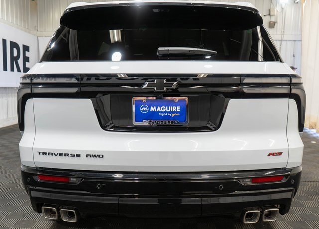 2026 Chevrolet Traverse RS photo 2