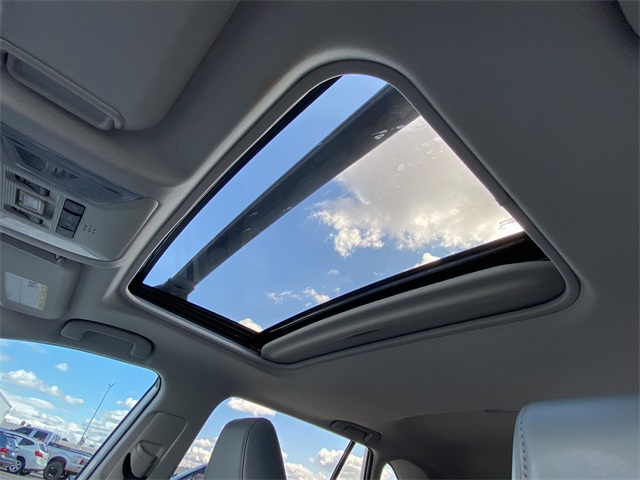 2022 Toyota RAV4 XLE Premium photo 32