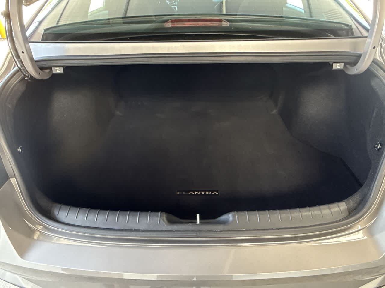 2023 Hyundai Elantra SEL photo 20