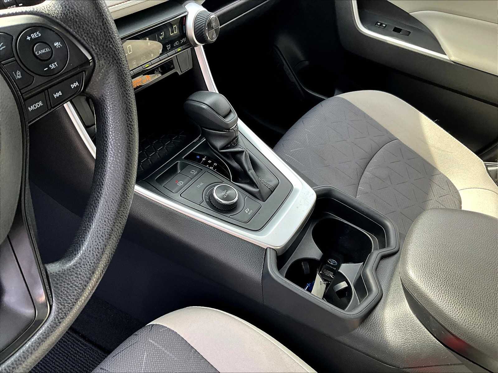 2021 Toyota RAV4 XLE photo 20