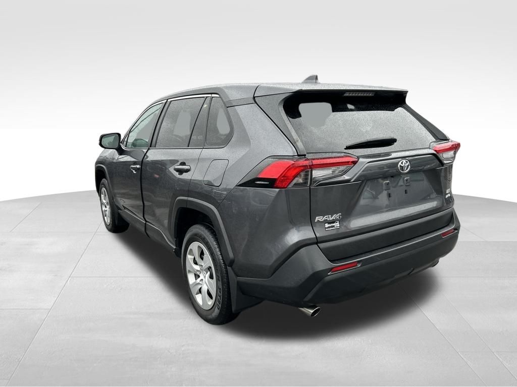 2023 Toyota RAV4 LE photo 2