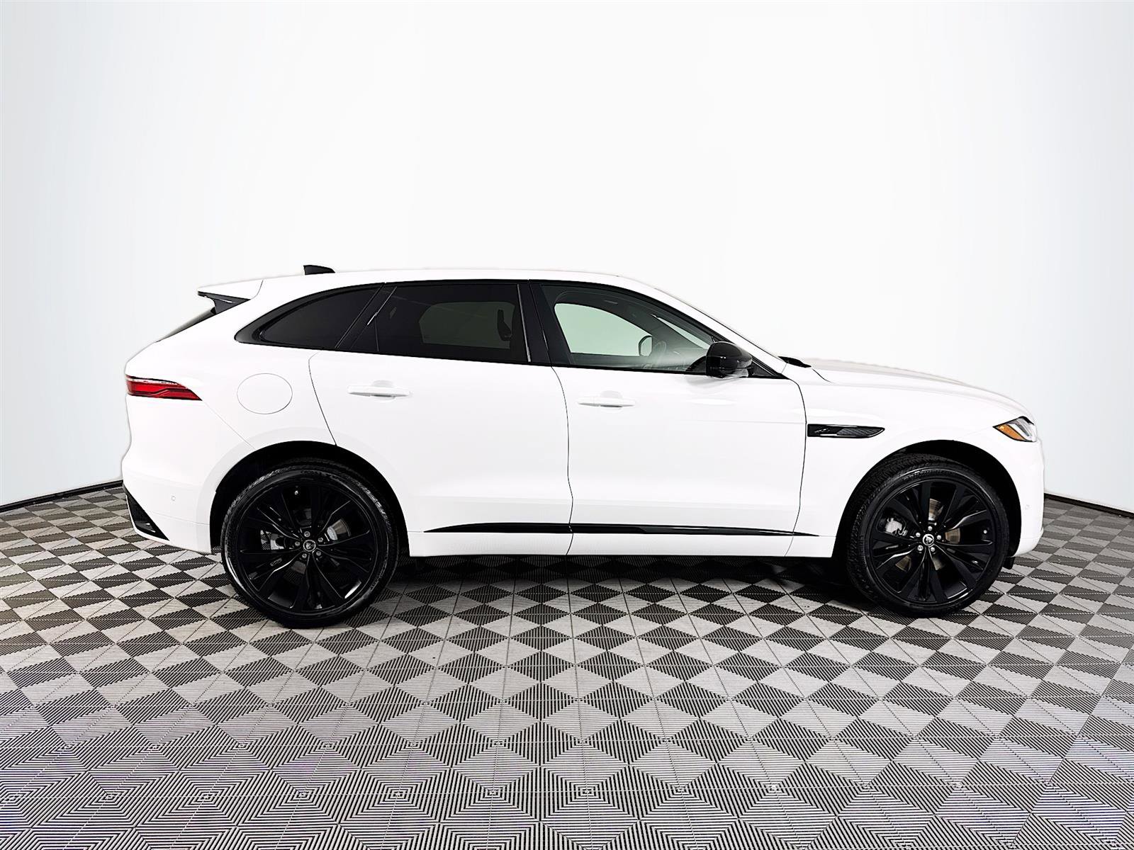 2026 Jaguar F-PACE P250 R-Dynamic S photo 4