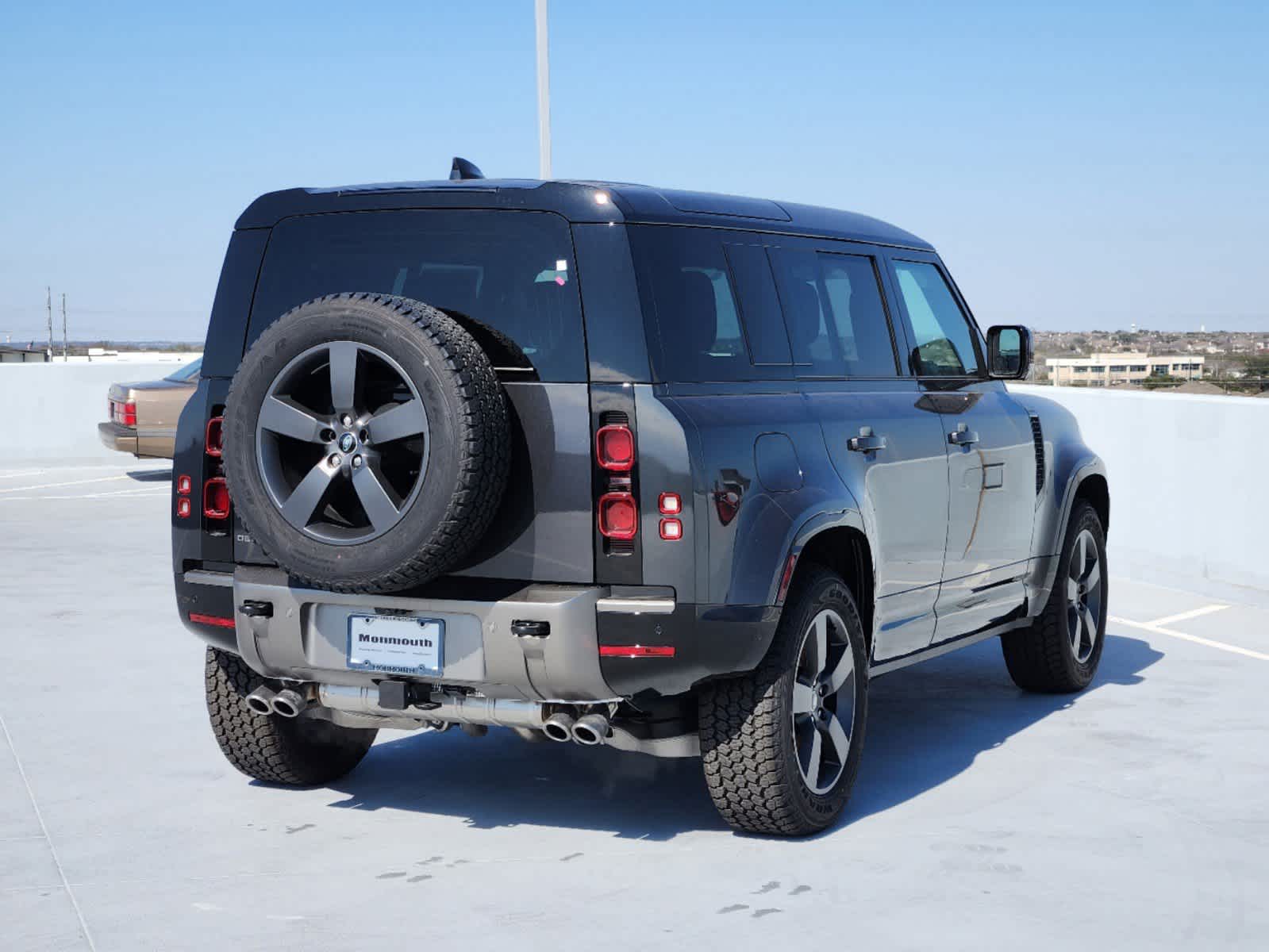 2025 Land Rover Defender 110 X-Dynamic SE photo 5