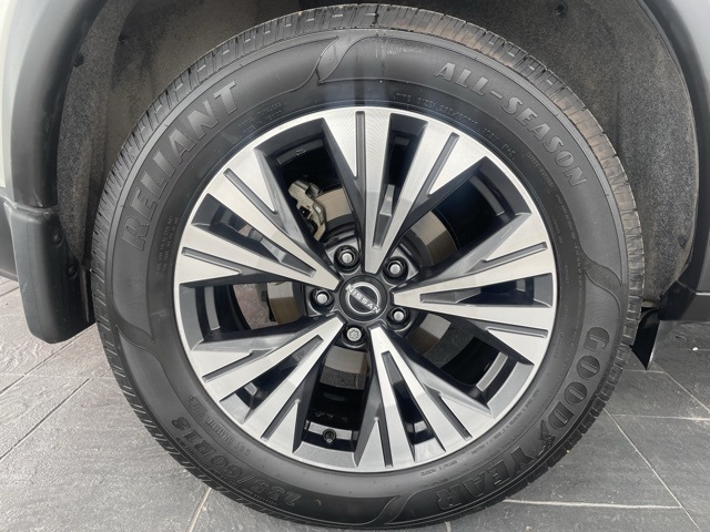 2023 Nissan Rogue SV photo 5