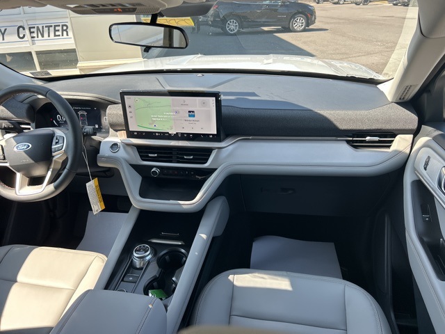2025 Ford Explorer photo 30