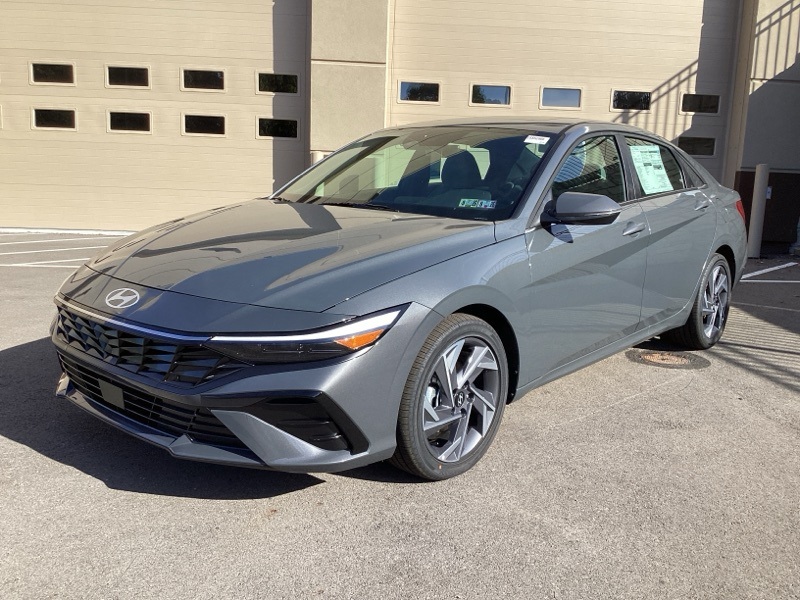 2025 Hyundai Elantra Hybrid Limited photo 3