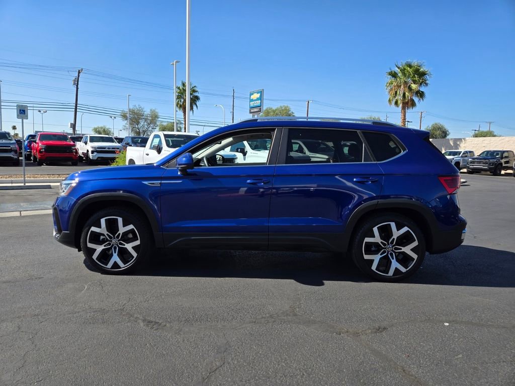 2022 Volkswagen Taos SEL photo 3
