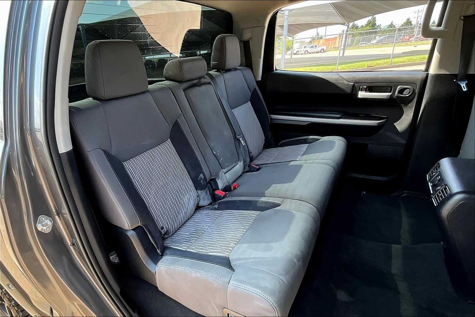 2017 Toyota Tundra SR5 photo 16