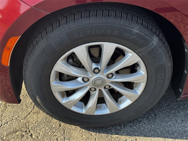 2017 Chrysler Pacifica Touring L photo 10