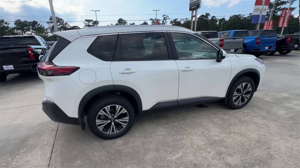 2022 Nissan Rogue SV photo 4