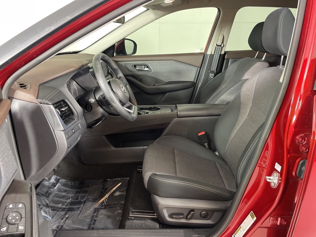 2022 Nissan Rogue SV photo 16