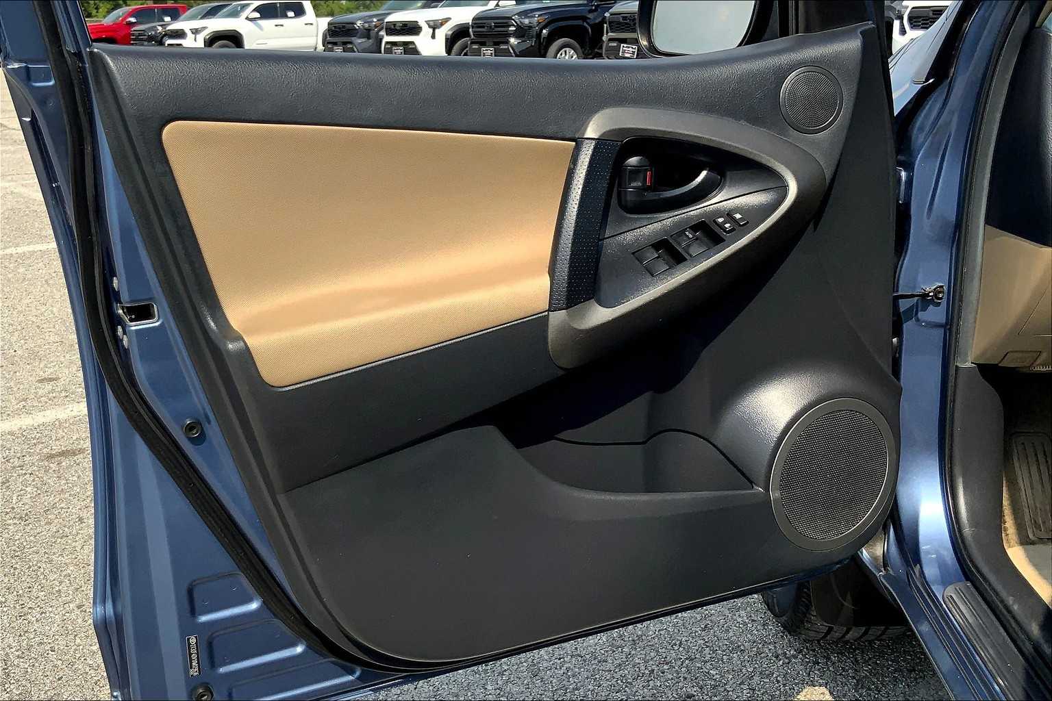 2010 Toyota RAV4 Base photo 19