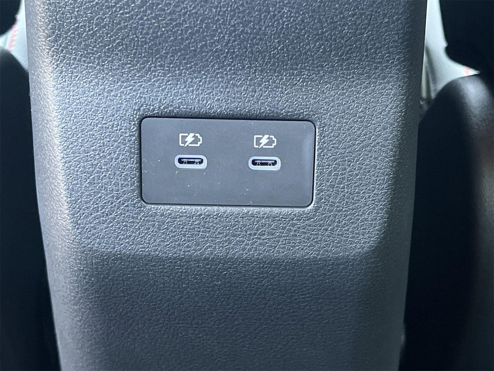 2025 Nissan Kicks SR photo 4