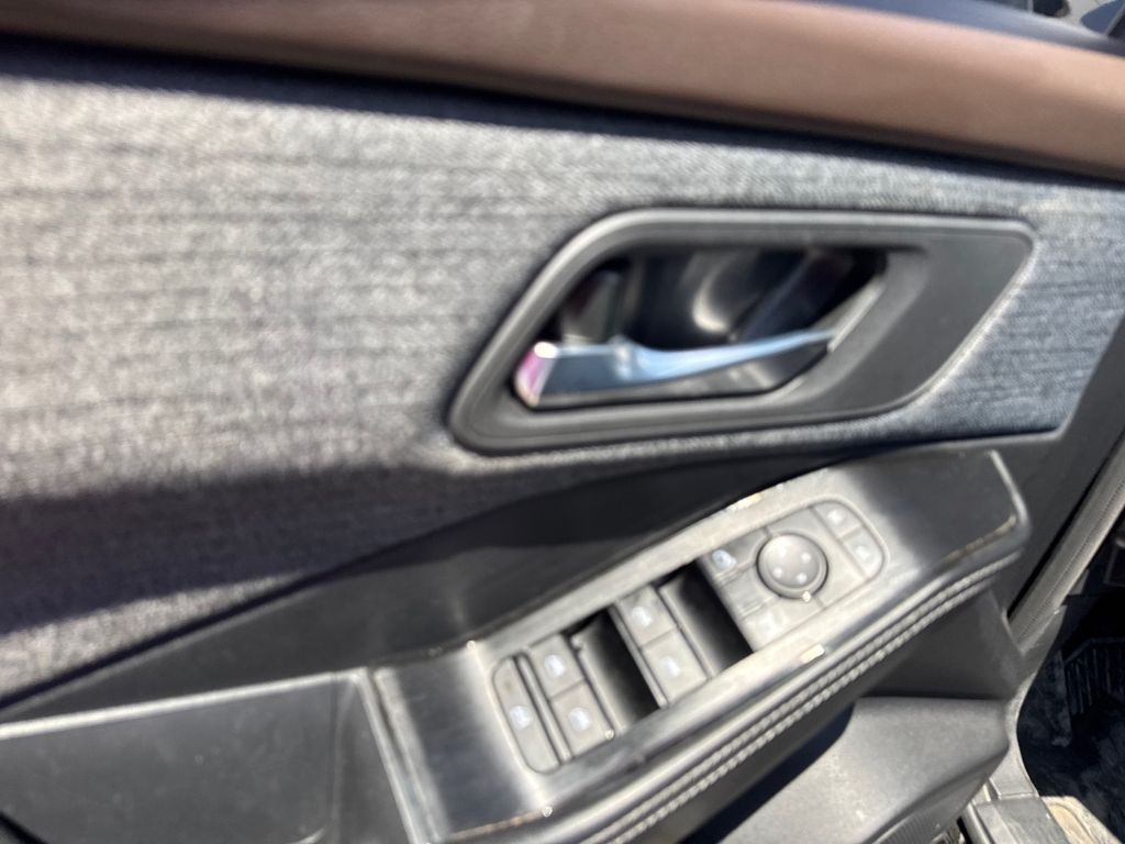 2023 Nissan Rogue SV photo 21