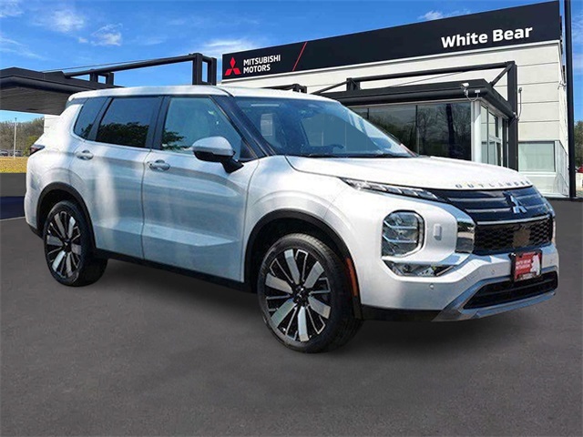 2025 Mitsubishi Outlander SE's photo