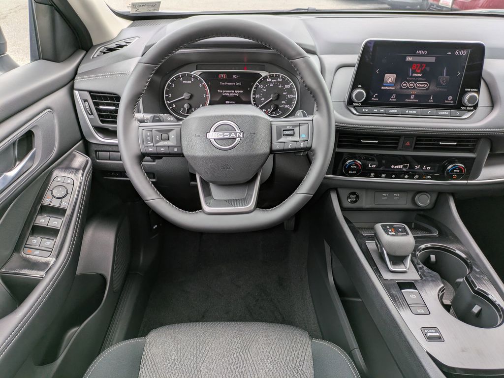 2026 Nissan Rogue SV photo 11