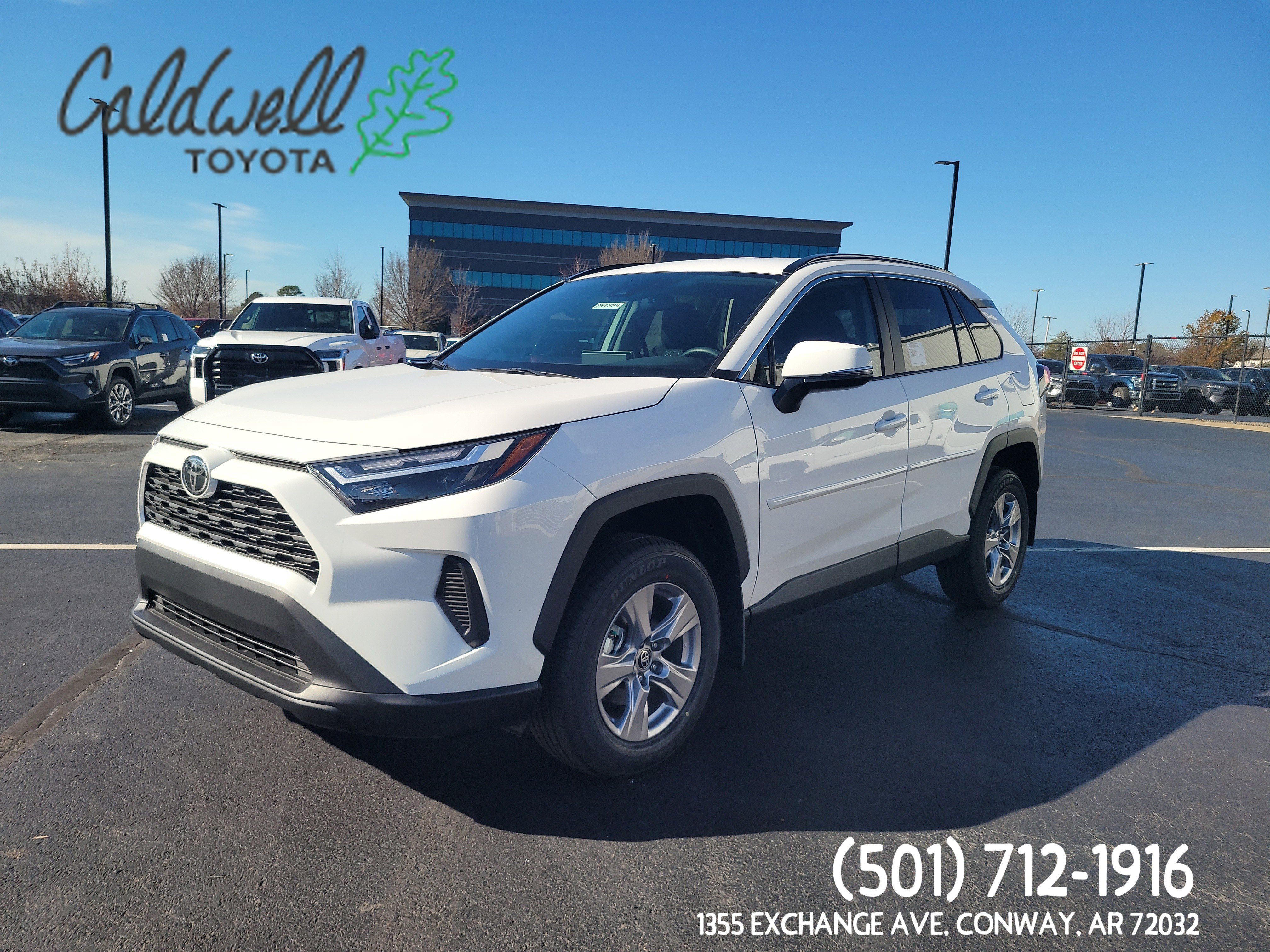 2025 Toyota RAV4 XLE's photo