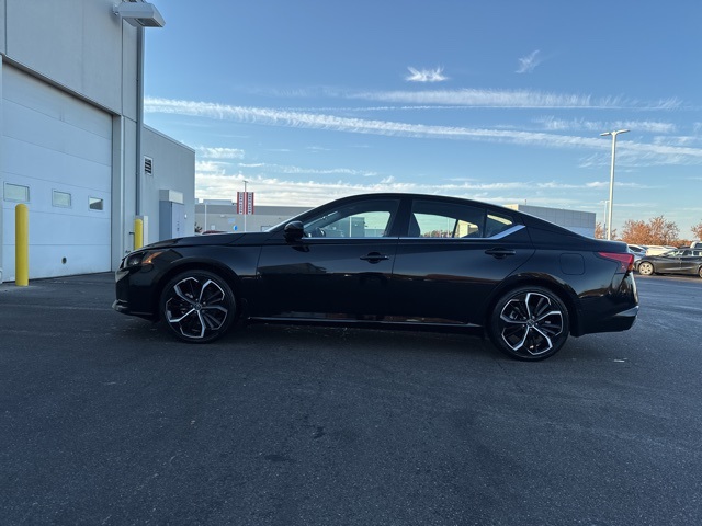 2024 Nissan Altima 2.5 SR photo 2