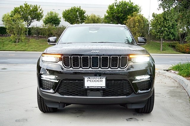New 2023 Diamond Black Crystal Pearl-Coat Exterior Paint Jeep 4xe image 5