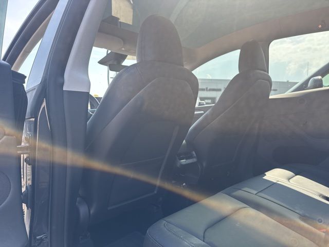 2024 Tesla Model Y Long Range photo 7