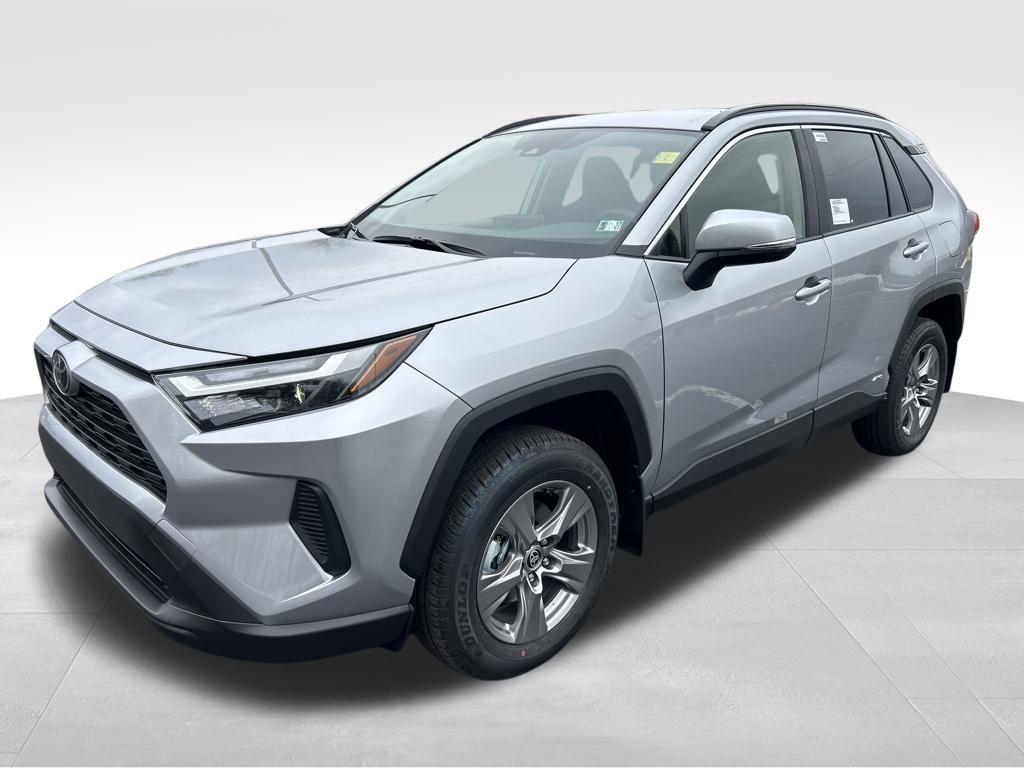 2025 Toyota RAV4 XLE's photo