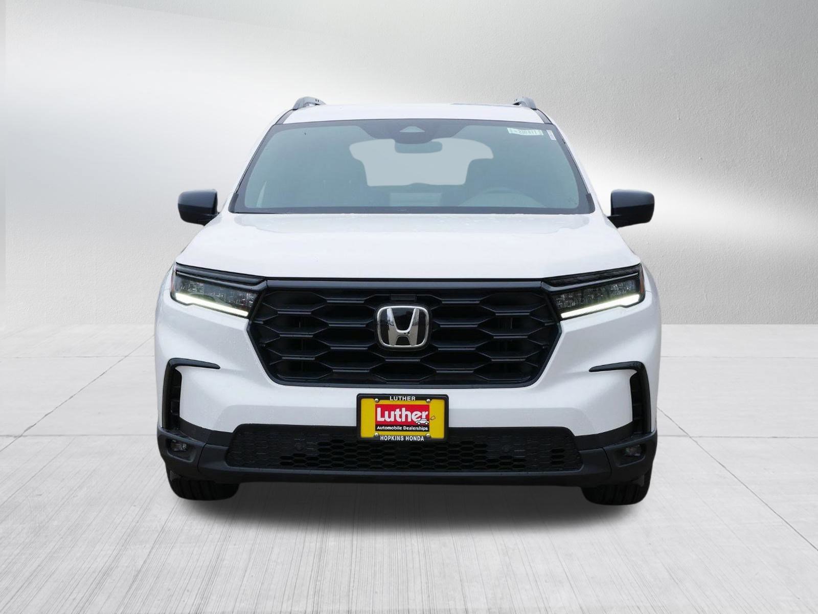 2025 Honda Pilot Sport photo 2