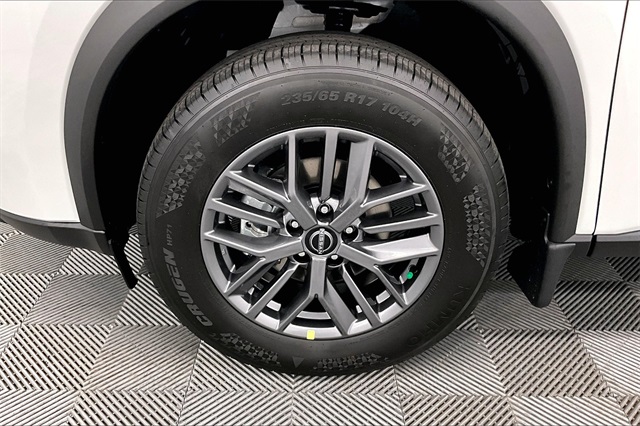 2025 Nissan Rogue S photo 11