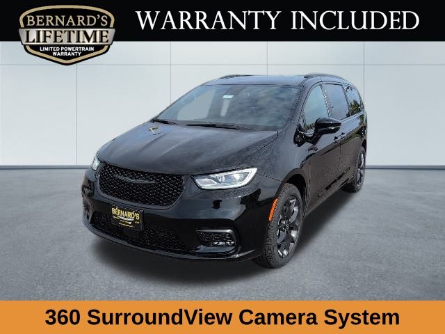 2026 Chrysler Pacifica Limited's photo