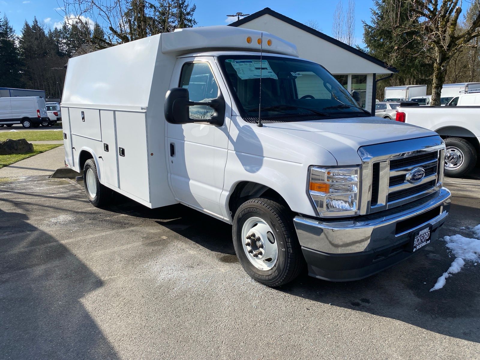 2025 Ford E-350 photo 3