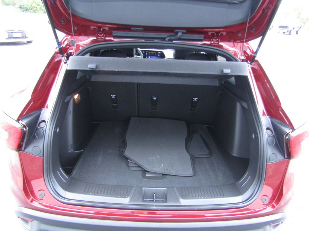 2025 Chevrolet Trax photo 2