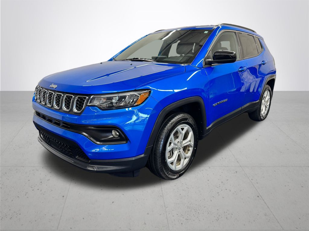 2024 Jeep Compass Latitude photo 2