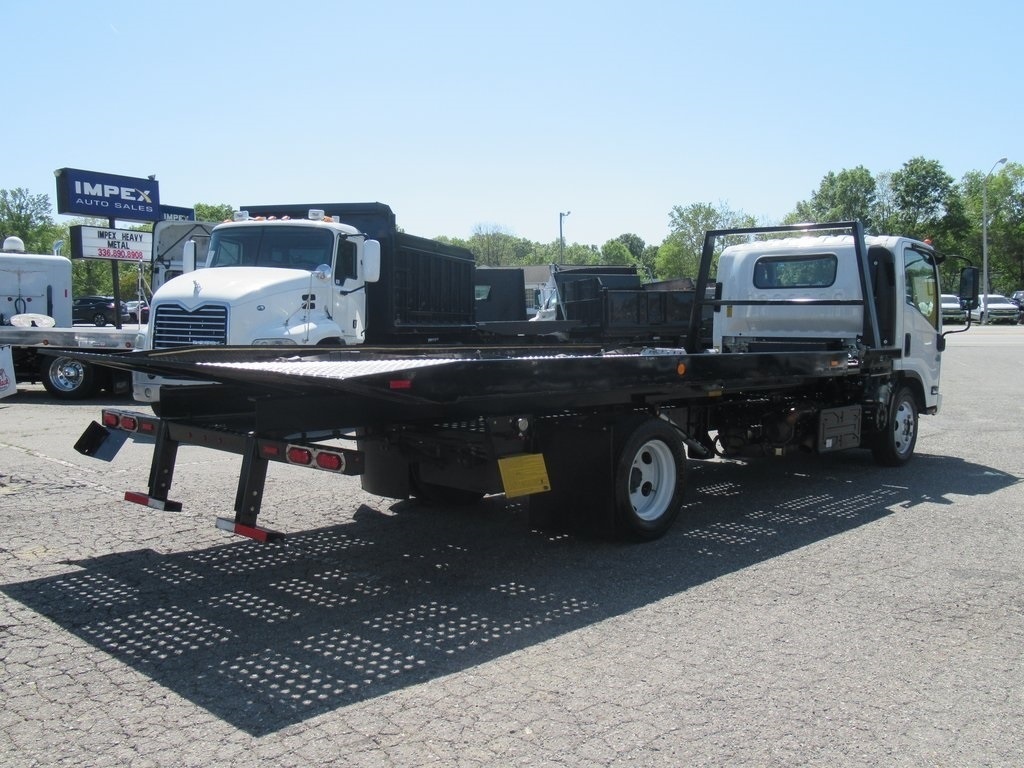 2019 Isuzu NRR photo 4