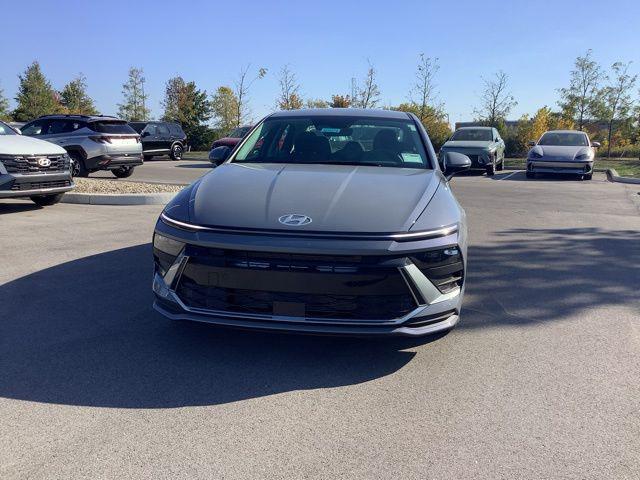 2025 Hyundai Sonata SE photo 2