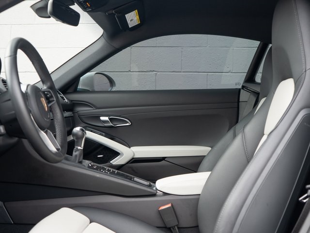 2024 Porsche Cayman Base photo 18