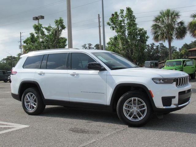 2025 Jeep Grand Cherokee Laredo photo 2