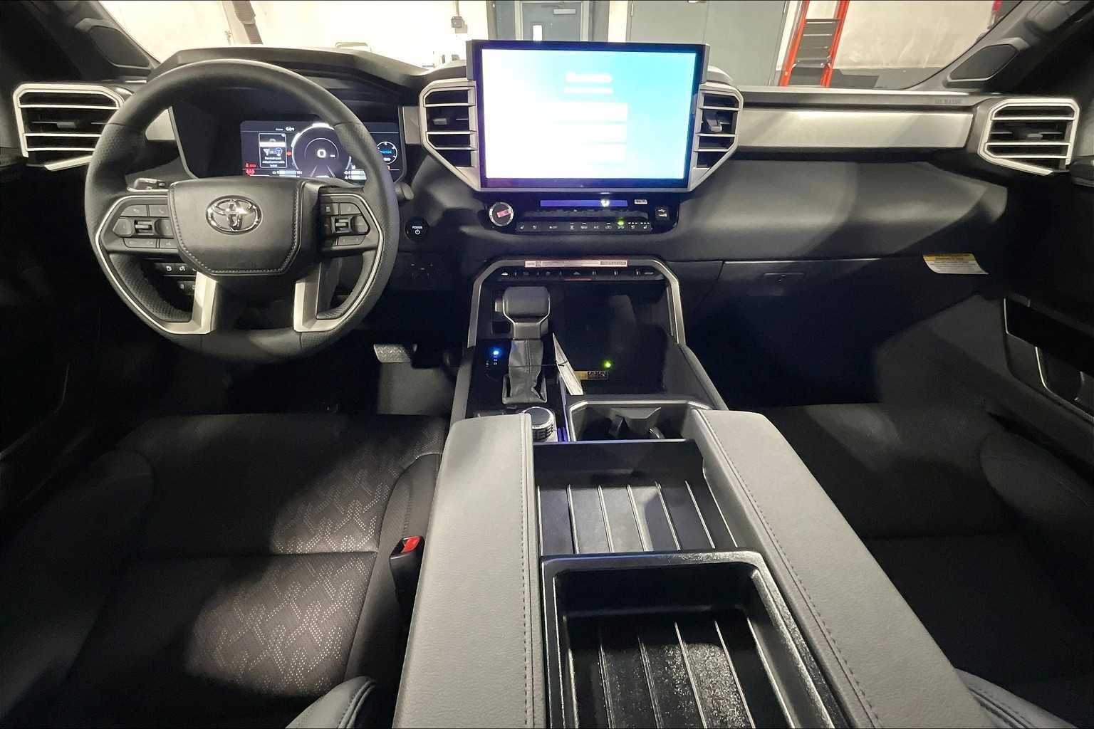 2025 Toyota Tundra Limited CrewMax photo 5